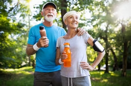 Vitonella mobil uygulamasını kullanan bir kadın